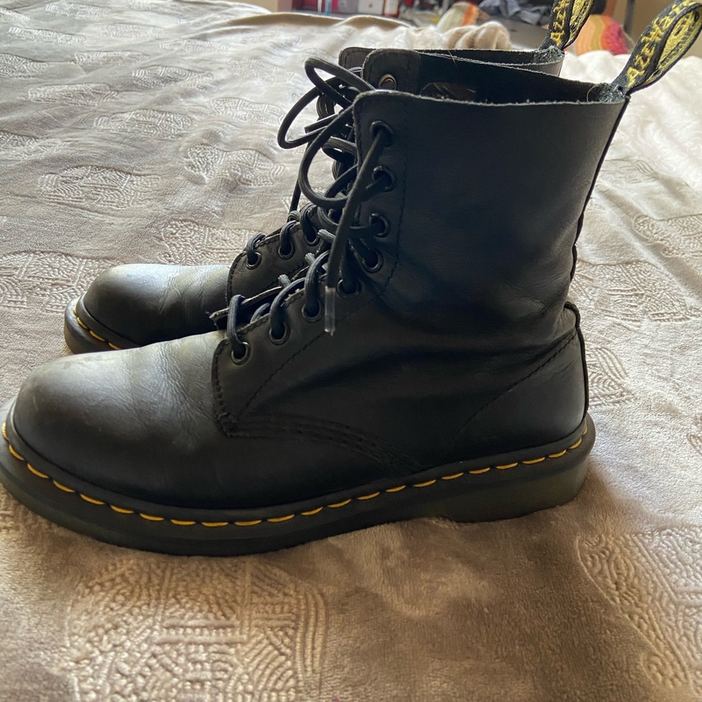 Leather Doc Martens size 8(women’s)